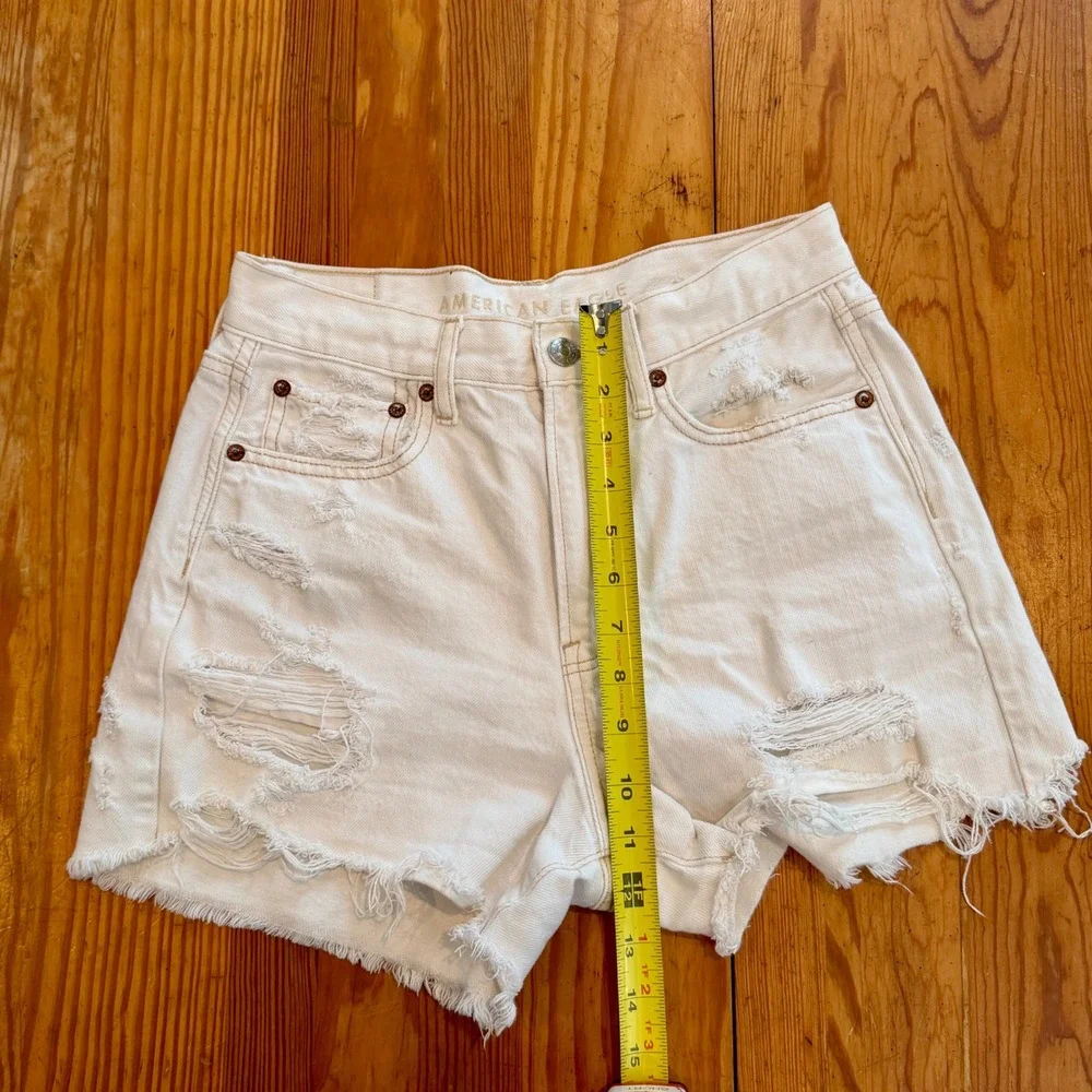 American Eagle White Distressed High Waisted Denim‎ Shorts Size 4 Raw Hem